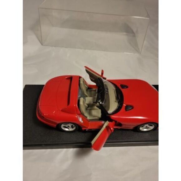 Dodge Red Viper Convertible Diecast By Ertl 1/18 Nice Detail w/ display case - Picture 10 of 12